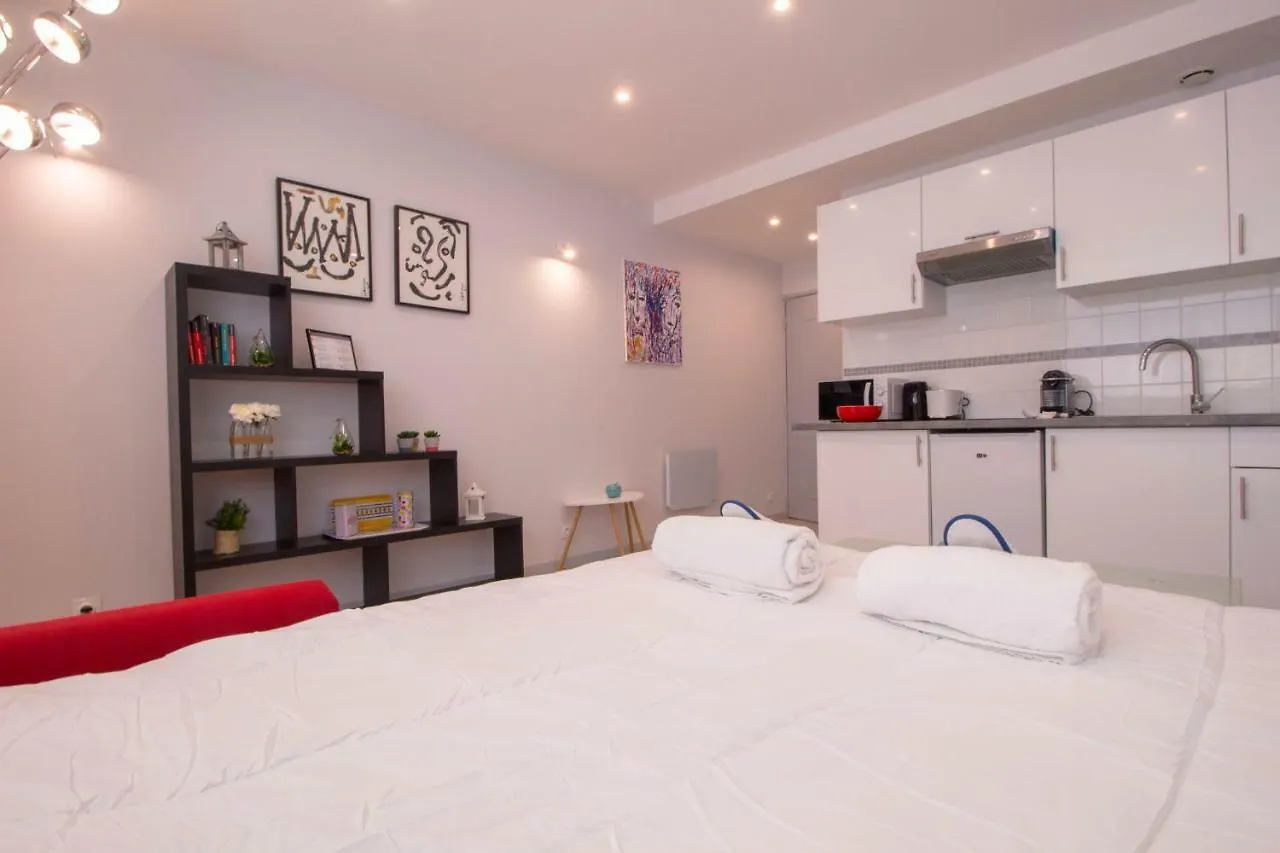 Office- Rue Saint-fargeau Apartment *
